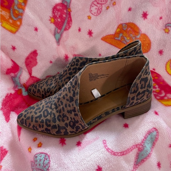 Universal Thread Leopard booties - Picture 2 of 4